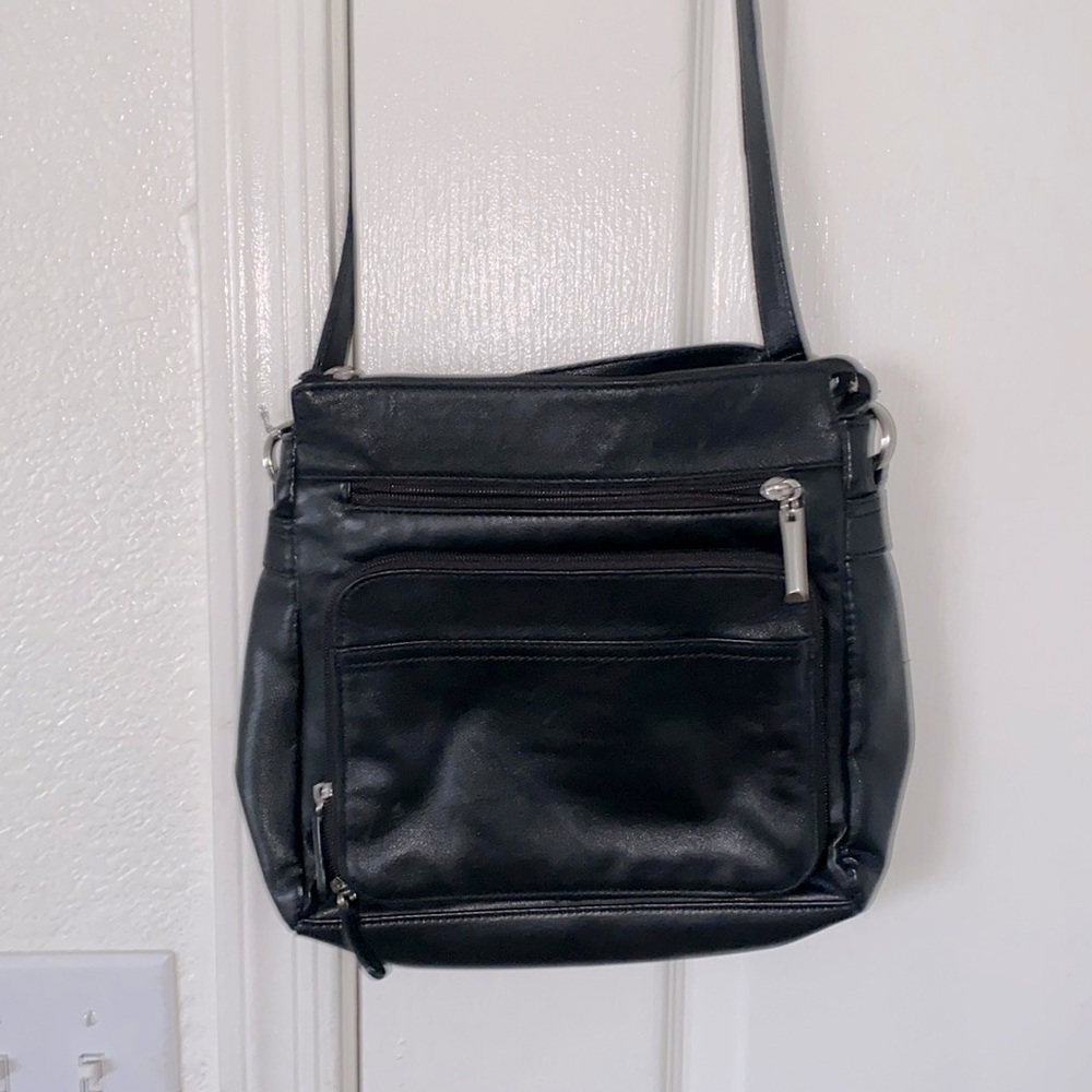 Giani Bernini black leather purse